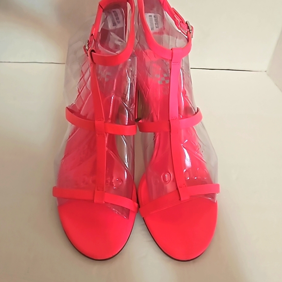 Pink Strappy block square heel NWOT Vince Camuto 8 sandal - Picture 2 of 9